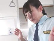 Une charmante japonaise perd le sexe anal avec un gars européen non censuré