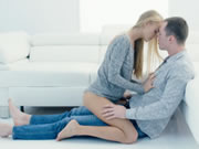 Ukrainien Blondie Profitez d’un moment heureux